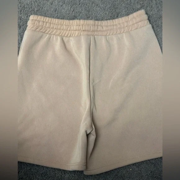 Cropped hoodie and shorts set - Picture 5 of 7